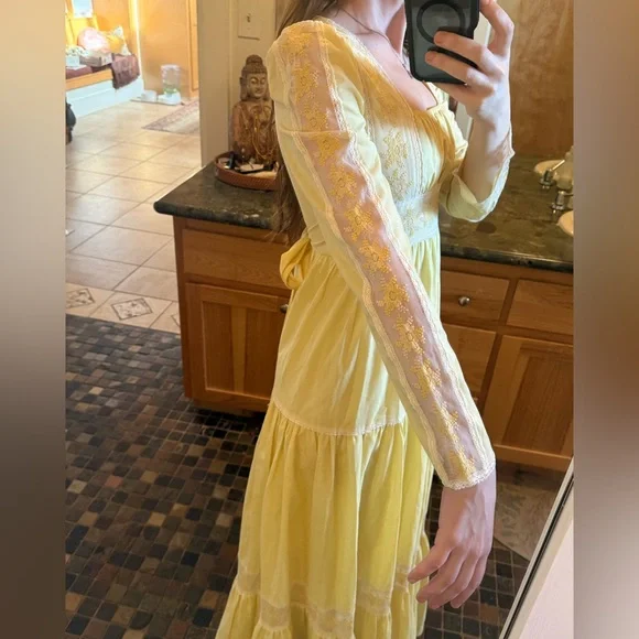 Vintage Yellow Gown Lace Detailing Sz S - Picture 3 of 3